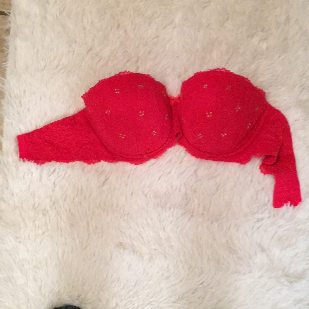 Victoria’s Secret’s -red bra size 34DDD  EUC